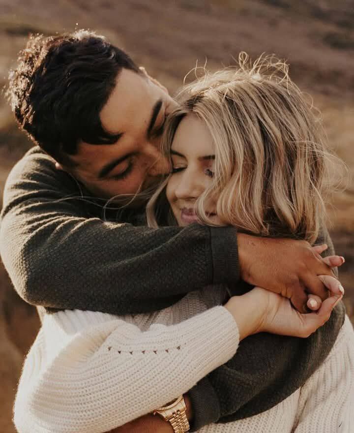 “L’abbraccio è un silenzioso ti voglio bene,
mentre l’anima si stringe al cuore”
#23giugno
#BuongiornoATutti