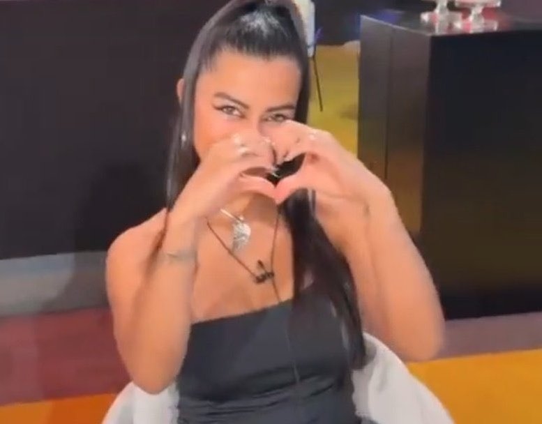 Un MIEDO le tengo a la producción, este GH me traumó. Por eso les pido que no se confíen y voten el triple de lo que venimos haciendo. Después de todas las que pasamos no nos podemos relajar ahora 🙏🏻

LUZ AL 9009
LUZ GANADORA
#GranHermano