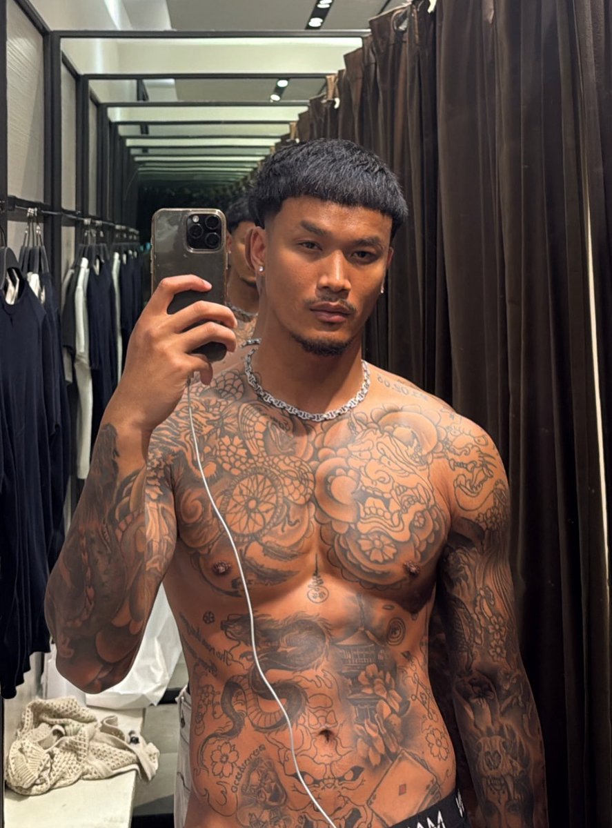 KeepingItJee's tweet photo. My girls better show out in Casa Amor because Zack is fine fine. #loveislandsusa https://t.co/whkKHsI2sO