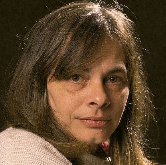 “Partir
es siempre partirse en dos.”

Cristina Peri Rossi.