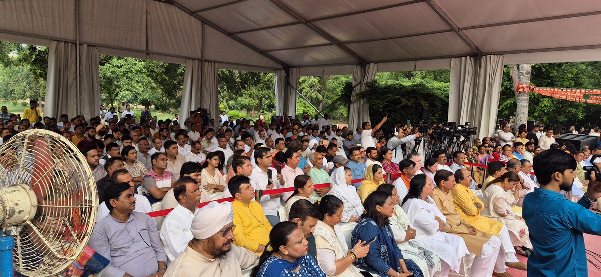 स्व. डॉ. श्यामा प्रसाद मुखर्जी जी की पुण्यतिथि पर उनकी प्रतिमा पर मार्ल्यापण एवं श्रद्धांजलि का कार्यक्रम,श्यामा प्रसाद मुखर्जी पार्क, नजदीक अरूण जेटली स्टेडियम में रहा। 

मुख्य अतिथि के रूप में श्री <a href="/dpradhanbjp/">Dharmendra Pradhan</a> जी, केंद्रीय मंत्री
व श्रीमती <a href="/gupta_rekha/">Rekha Gupta</a> जी, मुख्यमंत्री उपस्थित