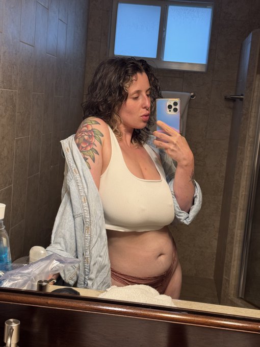 Watch QTsnack's leaked NSFW photo on TwXstars