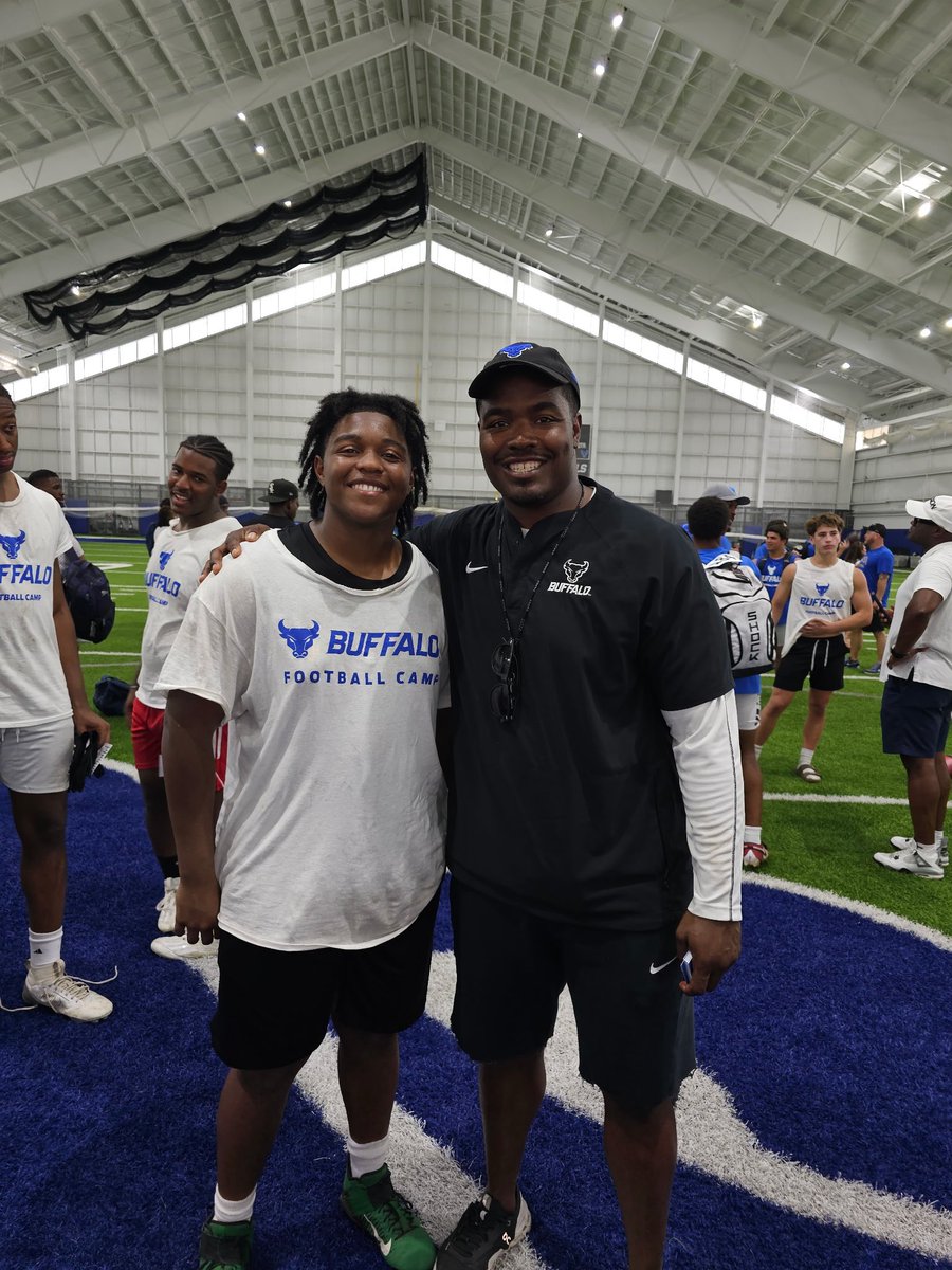 Darryn Howery (@liveonsavage1) on Twitter photo Thank you <a href="/CoachZeek_/">Isiah Dunning</a> for the work today and thank you <a href="/CoachHaggardUB/">Elijah Haggard</a> for the invite I had a great time and enjoyed the camp and love the campus! <a href="/UBFootball/">UB Football</a> Thank you <a href="/CoachZeek_/">Isiah Dunning</a> for the work today and thank you <a href="/CoachHaggardUB/">Elijah Haggard</a> for the invite I had a great time and enjoyed the camp and love the campus! <a href="/UBFootball/">UB Football</a>