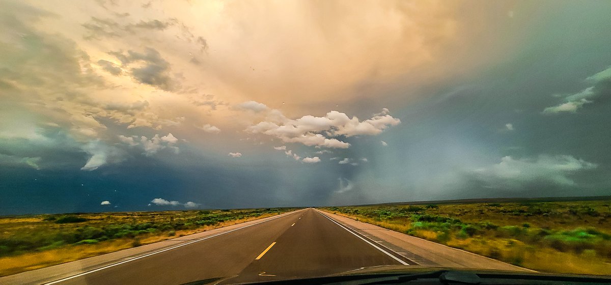 Due_Man's tweet image. East-bound on U.S. Route 380 I had to fight through this picturesque storm between Caprock and Roswell, NM 

#nmwx