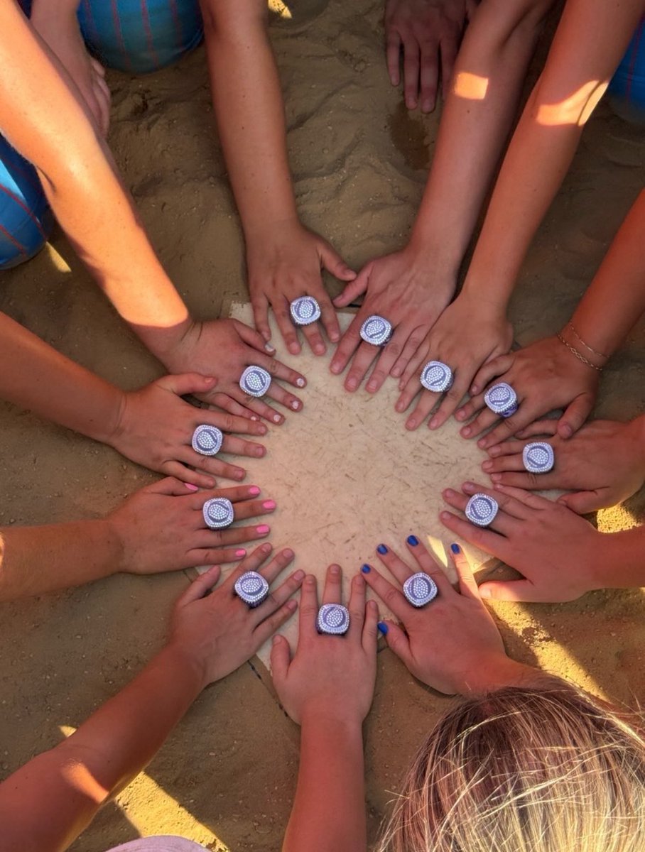 HannahGooley's tweet photo. Tournament Champions!!!! 🧡💙🤍 https://t.co/sfxzVqK7s9