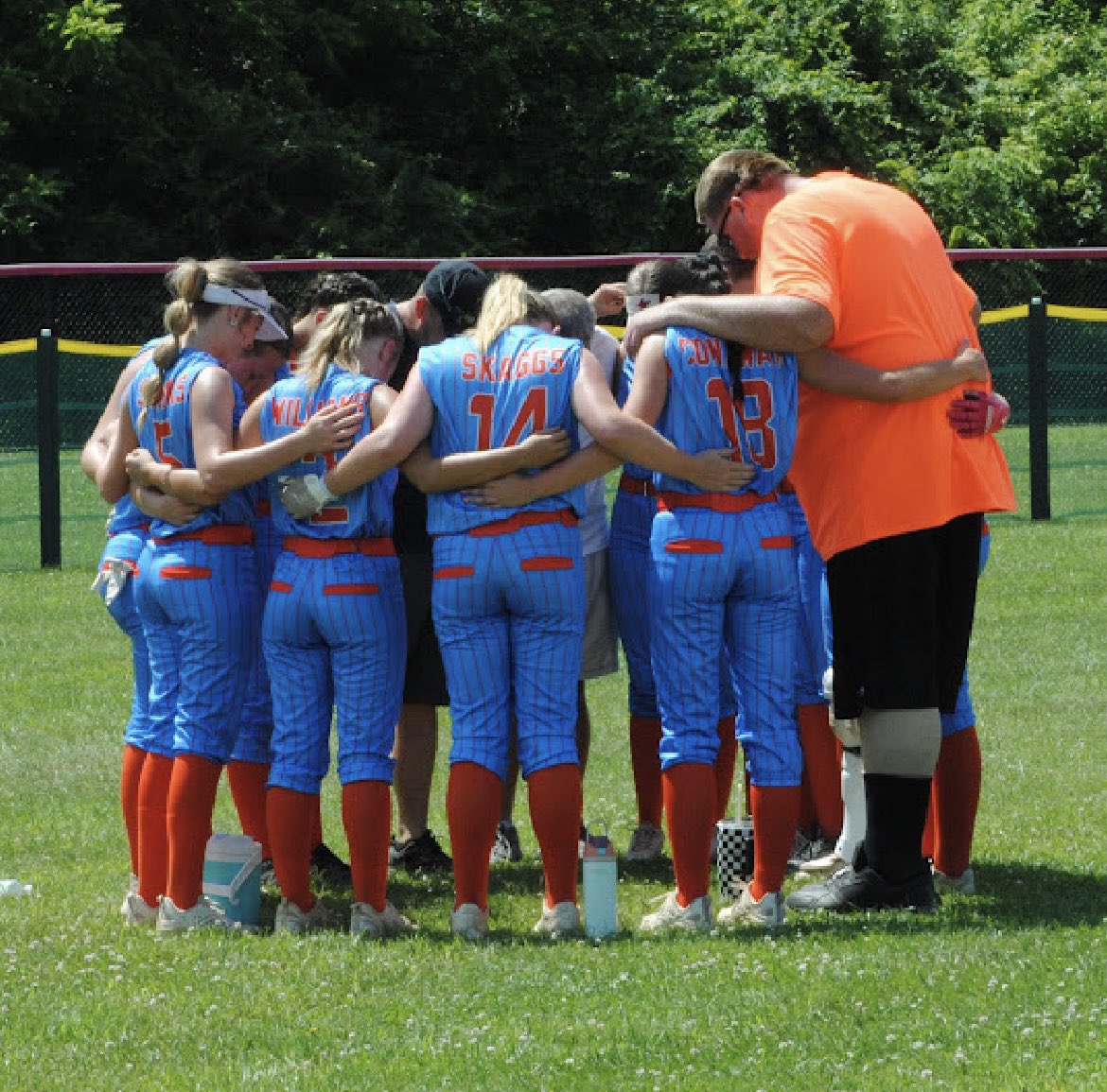 HannahGooley's tweet photo. Tournament Champions!!!! 🧡💙🤍 https://t.co/sfxzVqK7s9