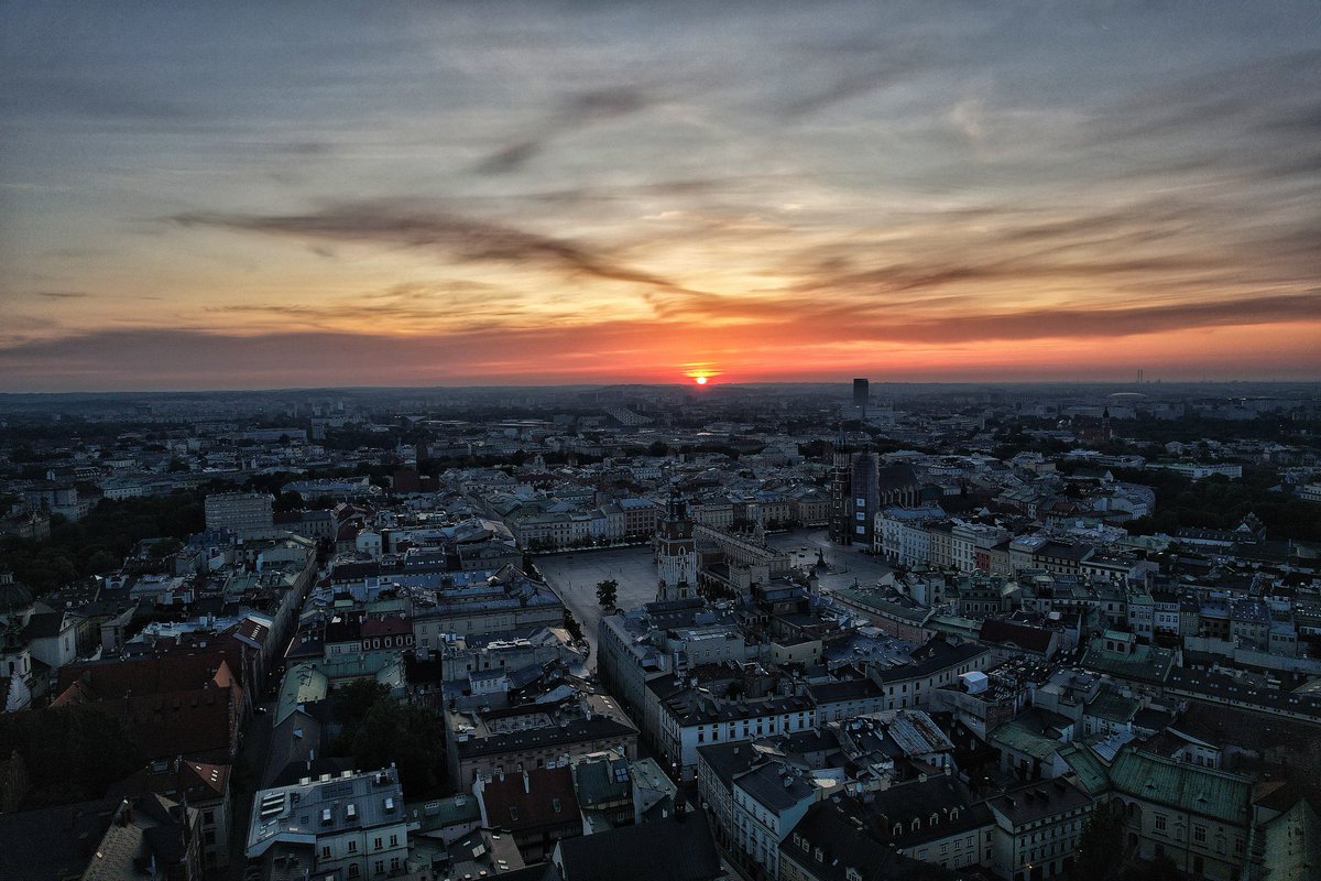 MGraftan68418's tweet image. Kraków o poranku
#air2s #kraków #Poland #krakow #dji #drone