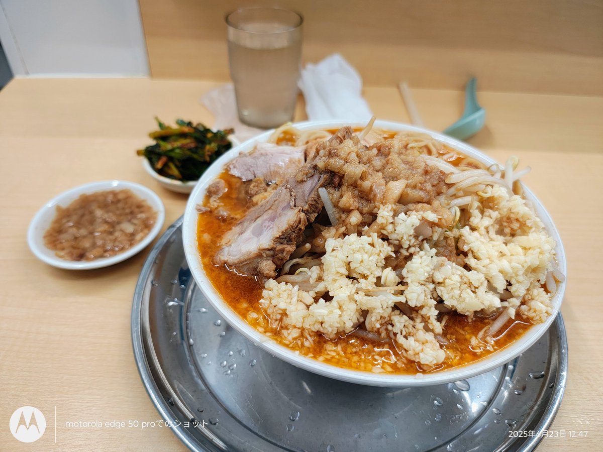 ラーメン荘おもしろい方へ池田
麺量300g
味噌ラーメン、ニラキムチ、チーズ
ヤサイカラメマシ、アブラニンニクマシマシ