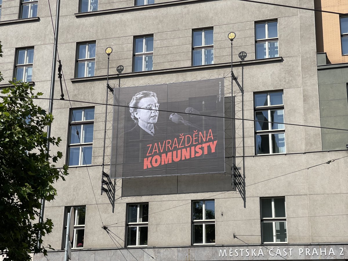 Praha 2 se připojuje k manifestu, který připomíná zavraždění Milady Horákové
Praha 2 se rozhodla u příležitosti 75. výročí smrti Milady Horákové připojit k manifestu Dekomunizace, které svými nenásilnými veřejnými akcemi připomíná zločiny komunismu. 
praha2.cz/praha-2-se-pri…