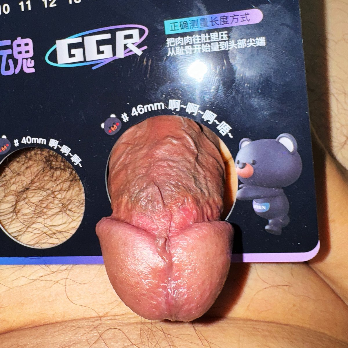 用和袜子一起收到的测量尺，证明寸头叔胯下长了根“男科医生眼中的完美阴茎”🤓

长度14.5厘米
粗度约4.4厘米（周长14厘米）
全裸大龟头，直径约4.8厘米
此外还有约15度的上翘角度
能保持15分钟抽插的旱黄瓜硬度…