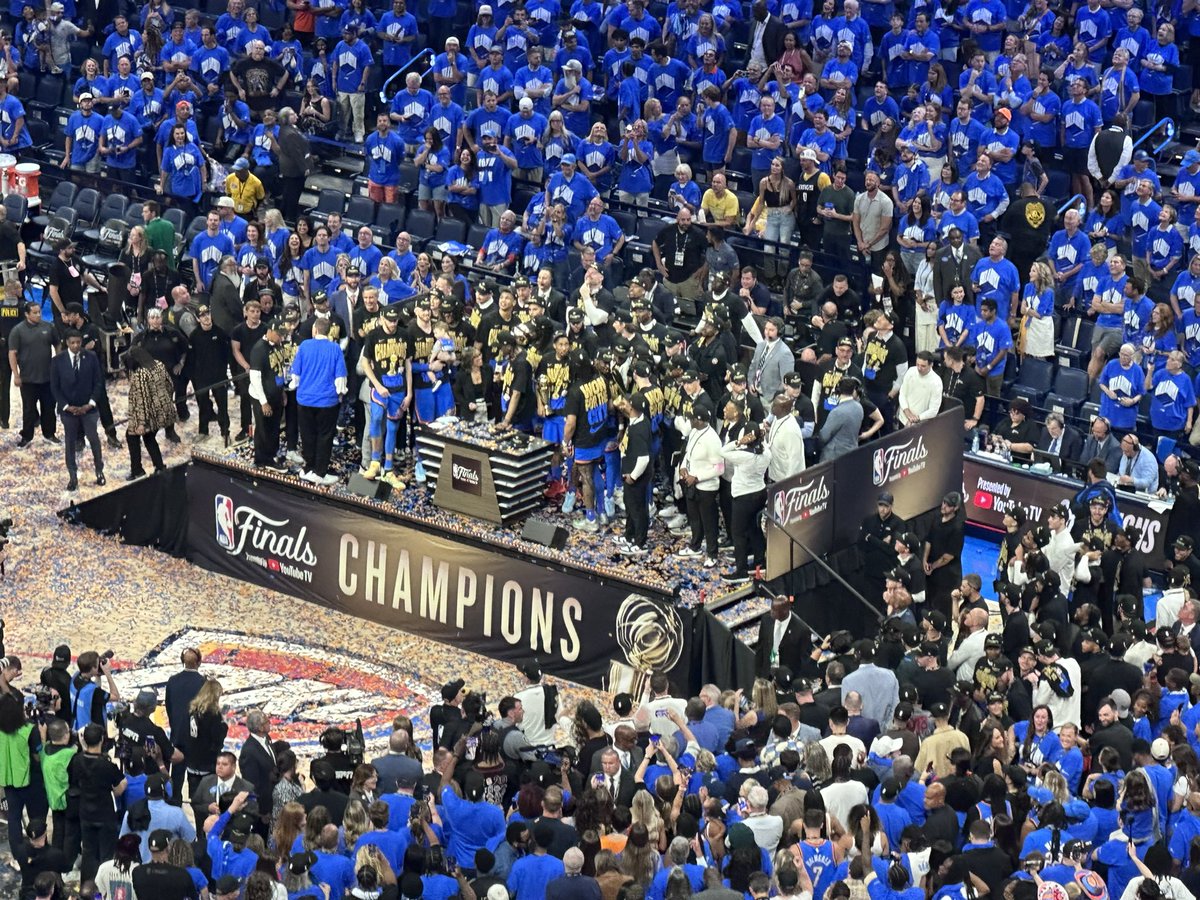 gblank01's tweet photo. World Champs 🏆 

Incredible experience - Thunder Up https://t.co/yJLsbSkCAY