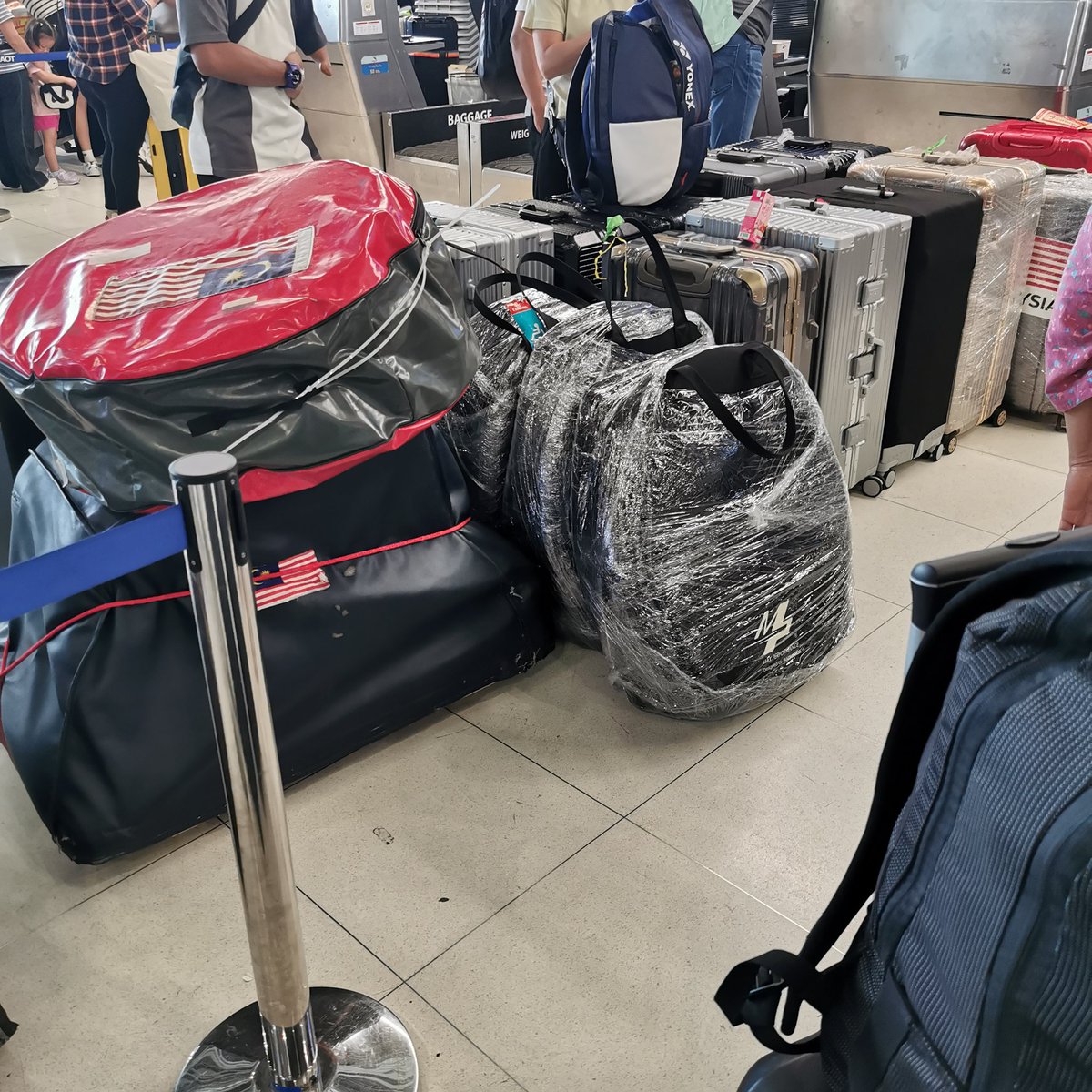 wschooi's tweet image. Challenges that Para Athletes are face in every tournament. Their own physical challenges plus the amount of equipment required for them to bring along. Badminton Asia first para championships a truly an eye opener.