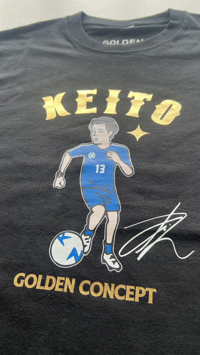 reotter31's tweet image. 昨日のイベントで中村敬斗選手ご本人が着用した限定Tシャツが、Atomに寄贈されました😊
ご本人が着用していたTシャツは限定カラーとなっており、文字が金色に輝いています✨
中村選手、いつもありがとうございます！