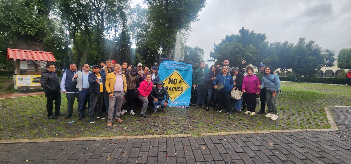 BenchRubi's tweet photo. Cholula necesita atención a cuestiones básicas. Cómo ciudadanos con valor, la protesta por el estado de las calles se manifestó el día de hoy #nomasbaches #todosporCholula es el grupo de vecinos que hartos por la inacción hicieron un monumento al bache. https://t.co/ecS7hEnLXD
