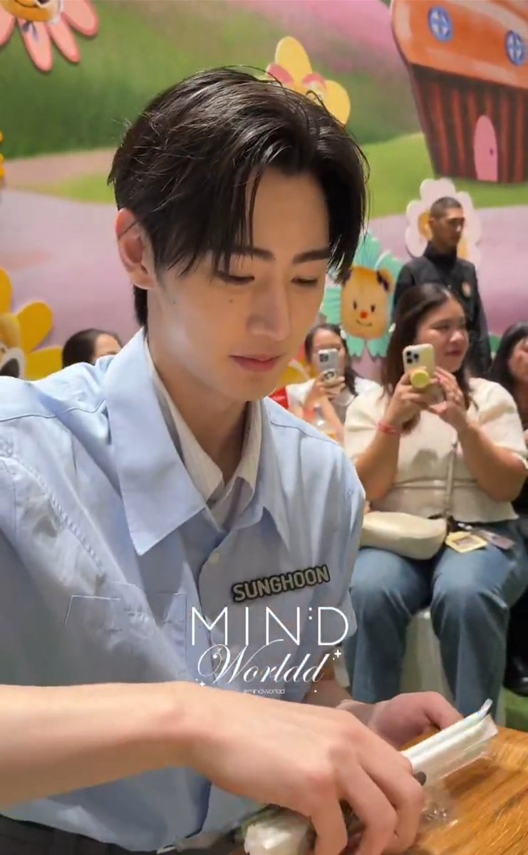 นางฟ้าคาเฟ่เมดมาก กุไม่ไหว😭😭😭😭😭 ตอนขนมมาเสิร์ฟต้องเรียก นายท่าน ด้วยเสียงน่ารักๆด้วยนะ เดี๋ยวน้องเมดจะพานายท่านมาร่ายเวทย์ไปพร้อมๆกันนะคั้บ โอมมมอาหารจงอร่อยขึ้น โออิชิคุนาเระ อาริกาโตะ โมเอะ โมเอะ บีมมมมม เย้ยยยยยยยยย อะไรฟีลนั้นㅠㅠㅠㅠㅠㅠㅠㅠㅠ