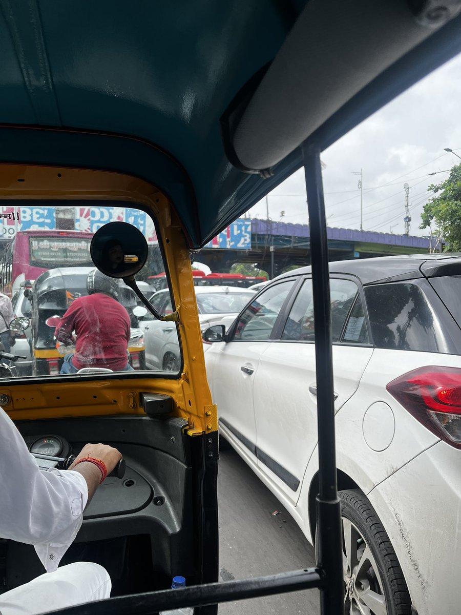 f_shefali's tweet photo. What a brilliant addition! The #Vikhroli flyover connecting East and West has truly transformed commuting. A route that once took just 5 to 7 minutes now magically turns into a daily 15-plus minute jam, making me miss my train EVERY SINGLE DAY.

Thanks for the progress! 👍🏼😇 https://t.co/Mfmq78tM7G
