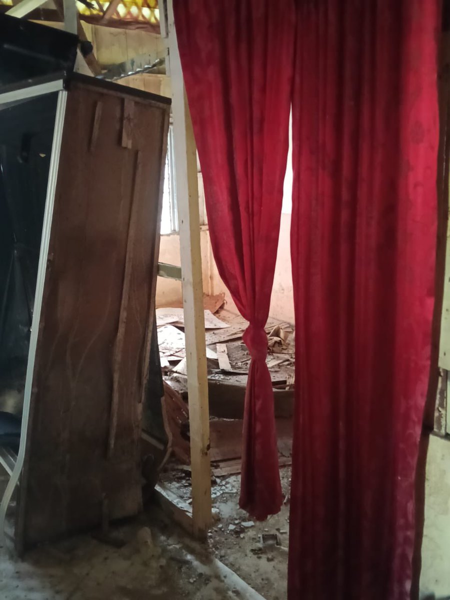 Gais, ada makcik perlukan bantuan!

Bekas cleaner office mak i, she’s old now, alone, and dah tak boleh kerja cleaner atas faktor usia. Pastu rumah sewa dia yang sebulan RM50 haritu kena banjir &amp; rosak teruk.