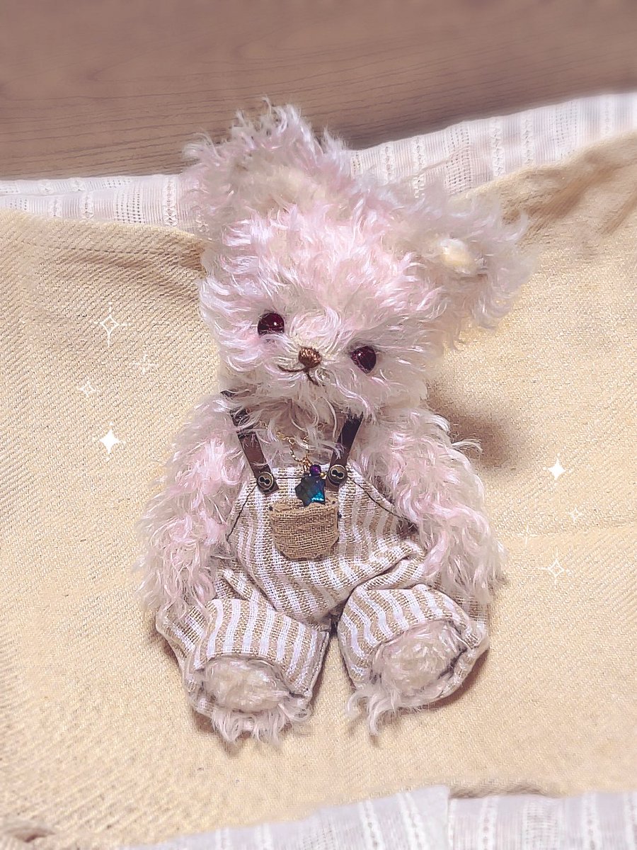 ✦┈  2着目のお洋服が完成🧵  ┈✦

お出かけするとき、
存分にたくさん遊んで欲しくて…
"ラフなお洋服"を目指してチクチク🪡

また違った可愛い1面見れて
我ながらだいだい大満足…🌿