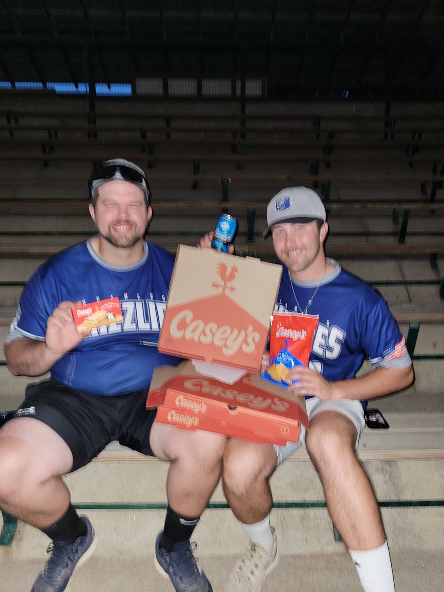 SearlesGrizz's tweet photo. B4 the game a 10-yr old told KaseO Kuck that "Searles Sucks" well not today. We win 4-3 @Fx_Cardinals 
@IsaiahRieser 2-5, 2SB, R
@CollinHelget 2-5, RBI
@Kaseykuck2 2-5, RBI 2B
Kedar: 2-5, 2B, R
@NDewanz Win, 7IP, 5H, 3K, BB, 3R
Schommer: 2 inning SAVE, 3K
#PalmerKhakiCargos https://t.co/3dlaJOV5Jk