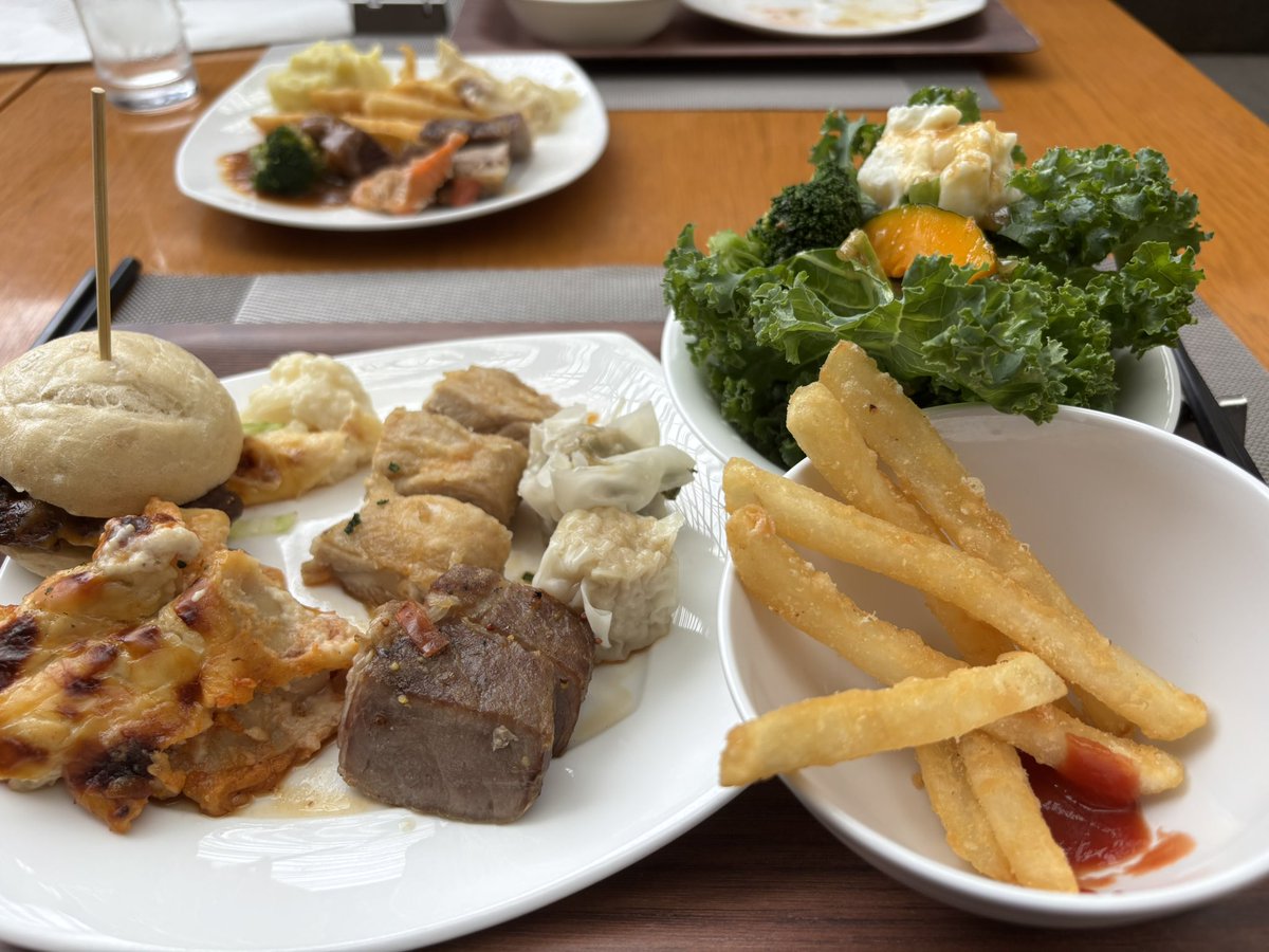 fuji__________'s tweet photo. この食べ放題、ビュッフェすぎる https://t.co/MIDZbMJ5Uo