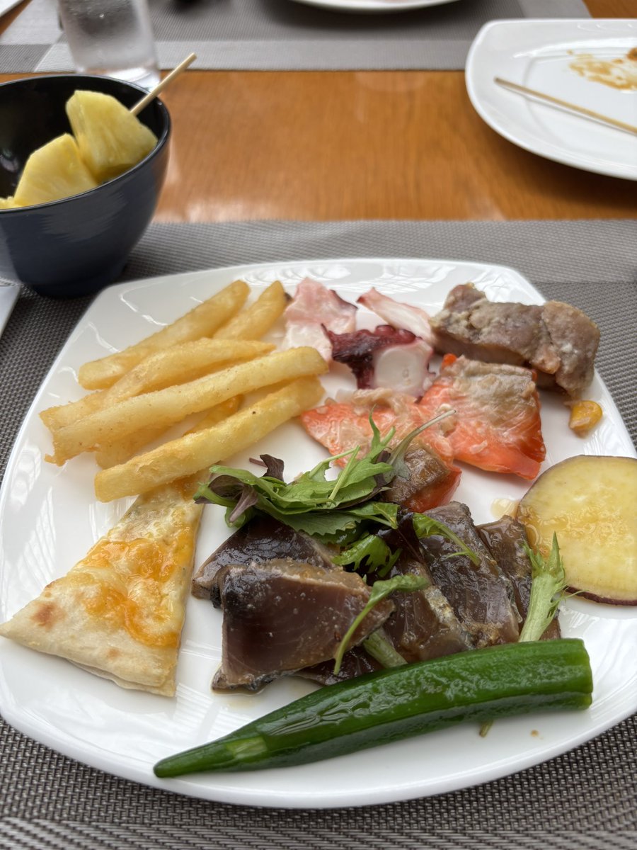 fuji__________'s tweet photo. この食べ放題、ビュッフェすぎる https://t.co/MIDZbMJ5Uo