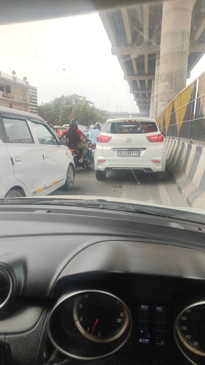 ashok_anuverma's tweet photo. @dtptraffic @gupta_rekha कई बार अवगत कराने के बाद भी ट्रैफिक की व्यवस्था जस की तरह से खजूरी चौक पर लोगों को घंटा घंटा इंतजार करना पड़ता है लेकिन किसी के कान पर जू नहीं रहती https://t.co/l87VSqwMGs