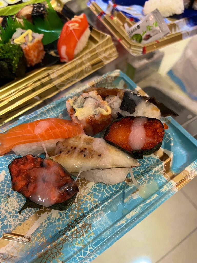 Joseph778869727's tweet photo. 美味精液寿司🍣 https://t.co/7SRFn1IWva