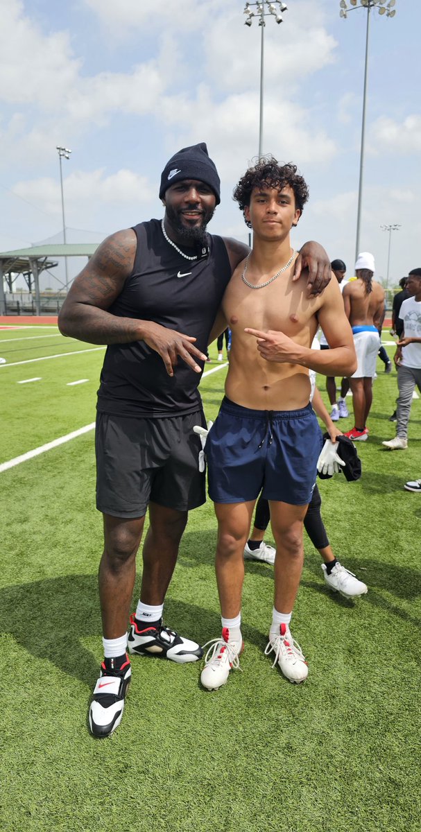 Eddy Proctor (@eddyproctor2026) on Twitter photo Blessed to have the opportunity to train with and learn from this legend <a href="/DezBryant/">Dez Bryant</a> ππΎπ₯ Blessed to have the opportunity to train with and learn from this legend <a href="/DezBryant/">Dez Bryant</a> ππΎπ₯