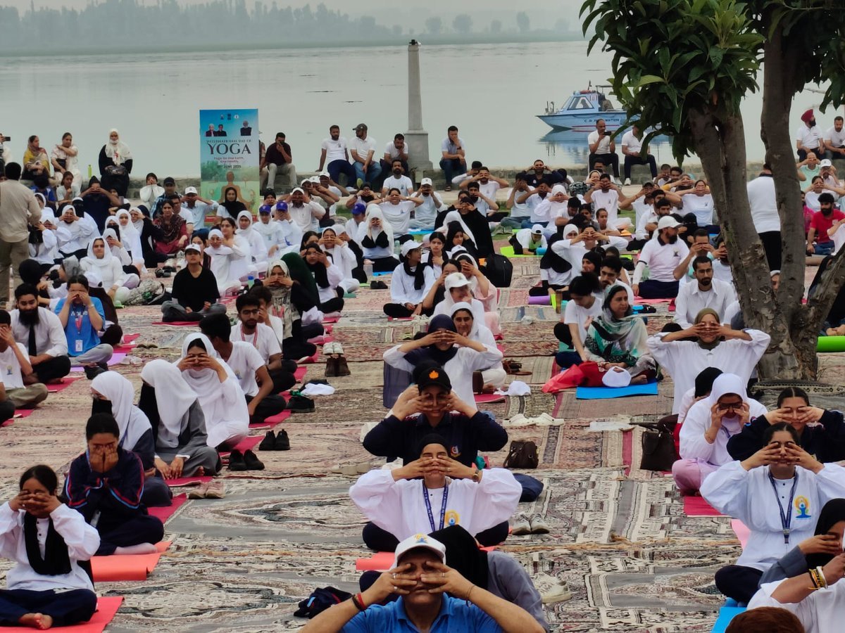 IdyJammu's tweet photo. A vibrant celebration of 11th Edition of IDY@SKICC Srinagar, @mdniy @PMOIndia @moayush @MoHFW_INDIA @NITIAyog #yoga https://t.co/T6VgGCGwQM