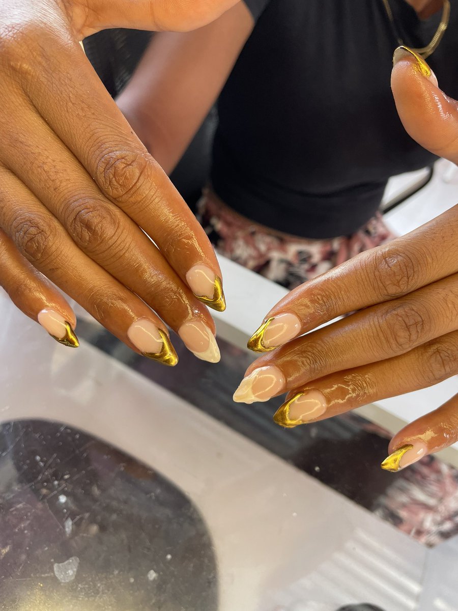 Tabwerani muzaikitse ma nails ku shop kwathu. We’re in Lilongwe, Biwi. 0995858388
