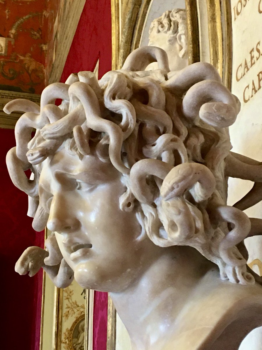 Adoro l'emozione che #Bernini ha raffigurato nella sua scultura di #Medusa (1640) 
Avvertendo: Non guardarla negli occhi... 

Musei Capitolini
#Roma 🤍