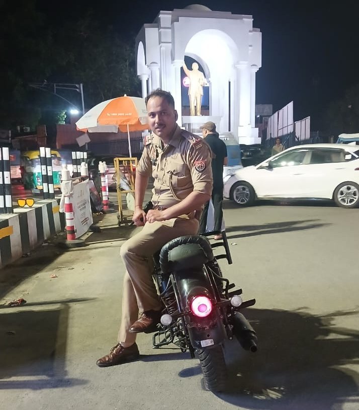 Akash Kumar (@akashkchoudhary) on Twitter photo १००% शुद्ध खाकी मिलावट कोई ना बाकी 😜
<a href="/Uppolice/">UP POLICE</a> १००% शुद्ध खाकी मिलावट कोई ना बाकी 😜
<a href="/Uppolice/">UP POLICE</a>