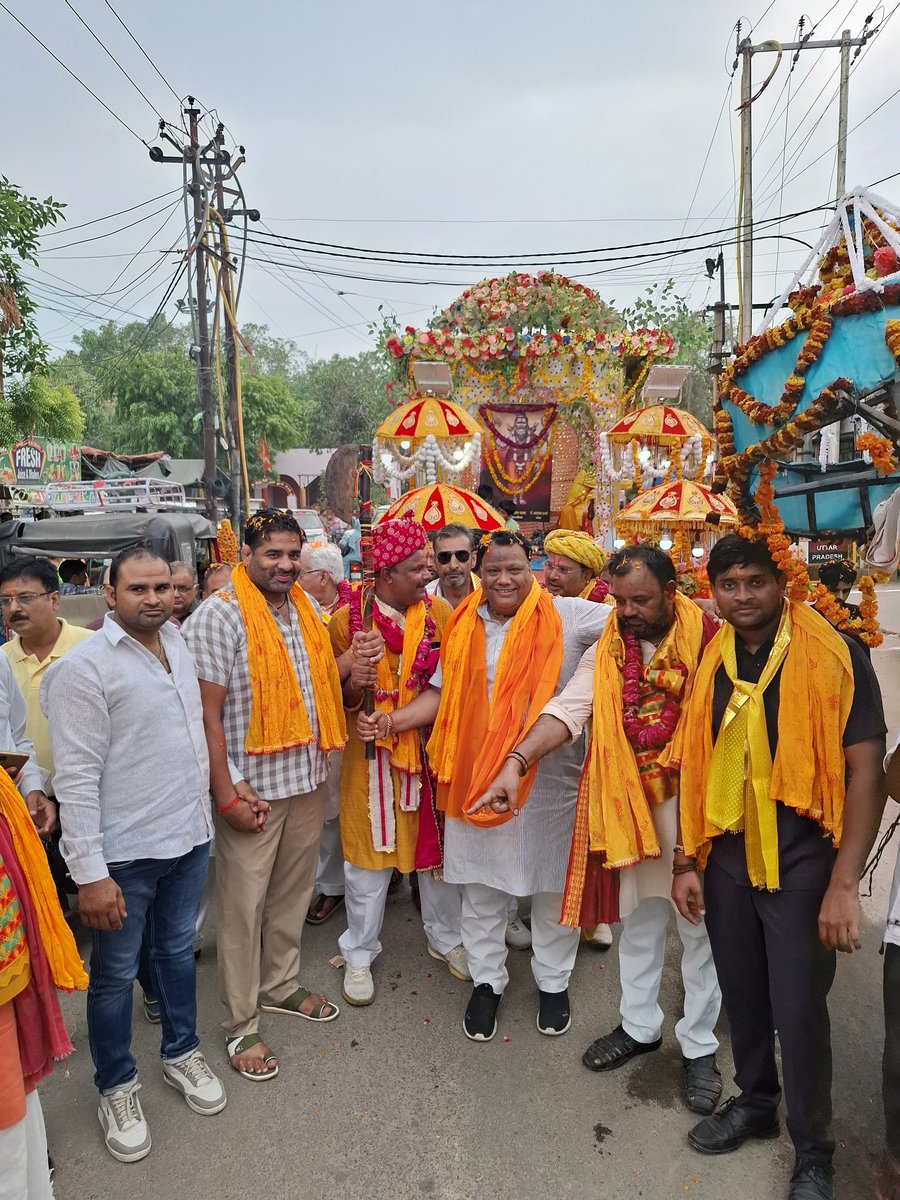 Pradeep_bjpmtr's tweet photo. मथुरा महोली रोड क्षेत्र में निकाली गई भगवान परशुराम शोभा यात्रा में सहभागिता 
आयोजनकर्ताओं को सफल आयोजन की बहुत-बहुत बधाई 
जय परशुराम
 जय भाजपा@sunilbansal @ArunSinghbjp @BJP4UP https://t.co/Y2zlsg6y1j