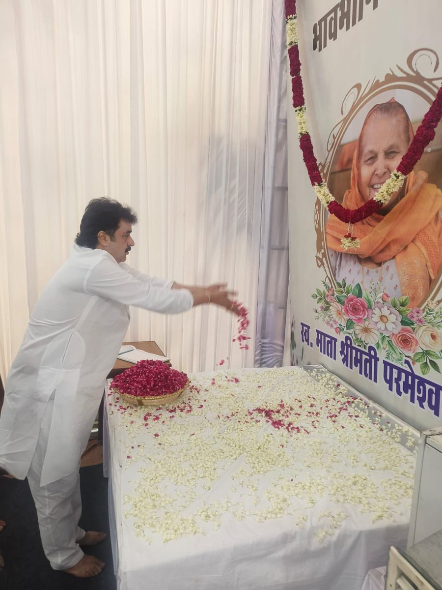 Kuldeep Bishnoi (@bishnoikuldeep) on Twitter photo рд╣рд░рд┐рдпрд╛рдгрд╛ рд╕рд░рдХрд╛рд░ рдореЗрдВ рдкреВрд░реНрд╡ рд╡рд┐рддреНрдд рдордВрддреНрд░реА рдПрд╡рдВ рдореЗрд░реЗ рдорд┐рддреНрд░ рд╢реНрд░реА <a href="/CaptAbhimanyu/">Captain Abhimanyu</a> рдЬреА рдХреА рдкреВрдЬреНрдп рдорд╛рддрд╛ рд╢реНрд░реАрдорддреА рдкрд░рдореЗрд╢реНрд╡рд░реА рджреЗрд╡реА рдЬреА рдХреЗ рдЖрдХрд╕реНрдорд┐рдХ рдирд┐рдзрди рдкрд░ рдЙрдирдХреЗ рдирд┐рд╡рд╛рд╕ рд╕реНрдерд╛рди рд░реЛрд╣рддрдХ рдореЗрдВ рдкреВрд░реНрд╡ рд╡рд┐рдзрд╛рдпрдХ рд░реЗрдгреБрдХрд╛ рдмрд┐рд╢реНрдиреЛрдИ рдЬреА рдФрд░ рдирд▓рд╡рд╛ рд╕реЗ рд╡рд┐рдзрд╛рдпрдХ рднрд╛рдИ @randhiroanihar рдЬреА рдХреЗ рд╕рд╛рде рд╢реЛрдХ рд╡реНрдпрдХреНрдд рдХрд┐рдпрд╛ред рдкрд░рдордкрд┐рддрд╛ рдкрд░рдорд╛рддреНрдорд╛ рдорд╣рд╛рди рд╣рд░рд┐рдпрд╛рдгрд╛ рд╕рд░рдХрд╛рд░ рдореЗрдВ рдкреВрд░реНрд╡ рд╡рд┐рддреНрдд рдордВрддреНрд░реА рдПрд╡рдВ рдореЗрд░реЗ рдорд┐рддреНрд░ рд╢реНрд░реА <a href="/CaptAbhimanyu/">Captain Abhimanyu</a> рдЬреА рдХреА рдкреВрдЬреНрдп рдорд╛рддрд╛ рд╢реНрд░реАрдорддреА рдкрд░рдореЗрд╢реНрд╡рд░реА рджреЗрд╡реА рдЬреА рдХреЗ рдЖрдХрд╕реНрдорд┐рдХ рдирд┐рдзрди рдкрд░ рдЙрдирдХреЗ рдирд┐рд╡рд╛рд╕ рд╕реНрдерд╛рди рд░реЛрд╣рддрдХ рдореЗрдВ рдкреВрд░реНрд╡ рд╡рд┐рдзрд╛рдпрдХ рд░реЗрдгреБрдХрд╛ рдмрд┐рд╢реНрдиреЛрдИ рдЬреА рдФрд░ рдирд▓рд╡рд╛ рд╕реЗ рд╡рд┐рдзрд╛рдпрдХ рднрд╛рдИ @randhiroanihar рдЬреА рдХреЗ рд╕рд╛рде рд╢реЛрдХ рд╡реНрдпрдХреНрдд рдХрд┐рдпрд╛ред рдкрд░рдордкрд┐рддрд╛ рдкрд░рдорд╛рддреНрдорд╛ рдорд╣рд╛рди