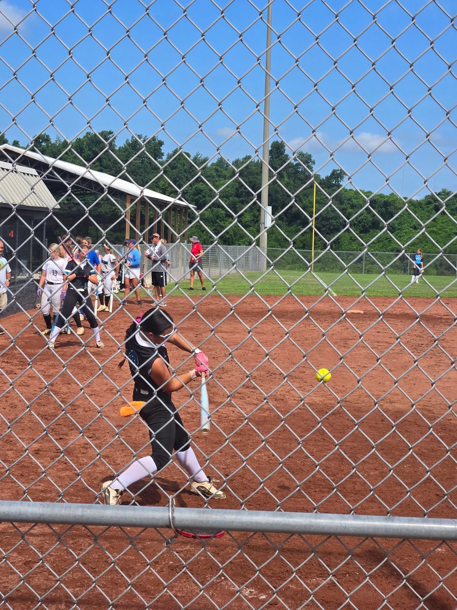 AaliyahChaisson's tweet photo. Definitely learned a lot from this weekend! Had so much fun at the pre-tournament camp as well! Luckily have all week to make improvements! @SE18uCopeland @Mmitigerssoftba @GoStillmanSB @ClarkGSCC @coachsteadman80 @SBRRetweets @CoastRecruits @CoastRecruitsSB #uncommitted2026 https://t.co/Y9dnZEV6Ny