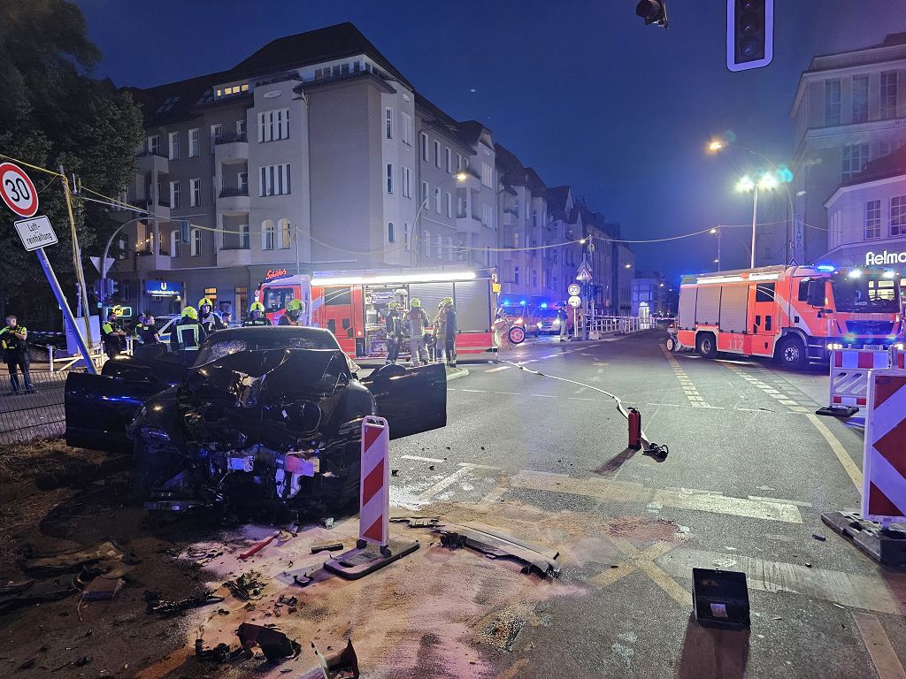 Verkehrsunfall in Tempelhof dlvr.it/TLVk85