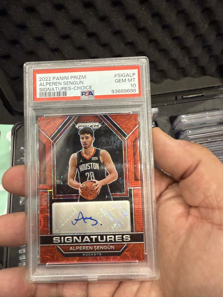 Cardhunter56's tweet photo. Traded a Jalen Green Optic 22-23 (SS-JGR) PSA 10 for this straight up day before the trade #soothsayer https://t.co/yd8oeLpP9M