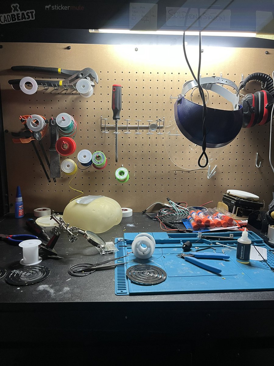 notabd7's tweet image. go find something worth breathing solder for