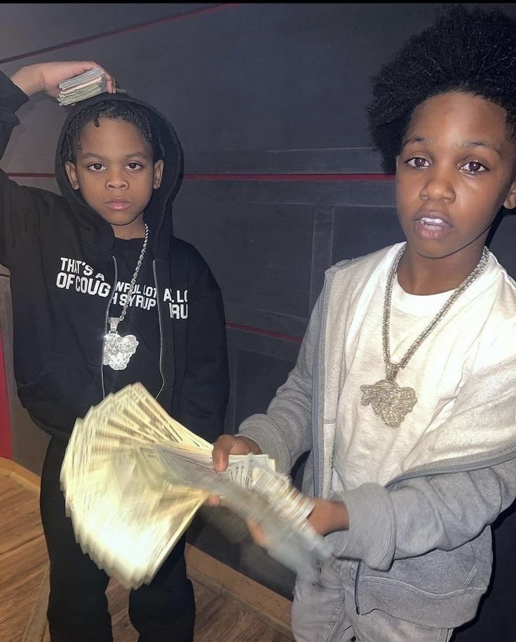 AmericansLeague's tweet photo. White kids when they’re rich vs black kids when they’re rich. This culture must be fixed https://t.co/Ng9DUSz7rE