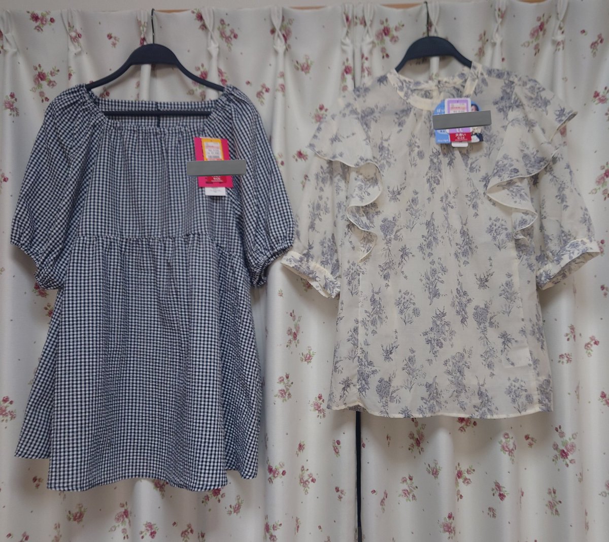 riraxfashion's tweet photo. オンライン待ちのヒナさんコラボのフリルトップスLLとLAPOCIA×あさどんさんコラボのチェックブラウス3L受け取ってきました♡
両方共オンラインのみだったのでGETできて良かった♪黒いパンツに合わせて着たいです 😊
#しまむら購入品 #ひなっぽ #LAPOCIA #あさどん https://t.co/c4DIo6APwd