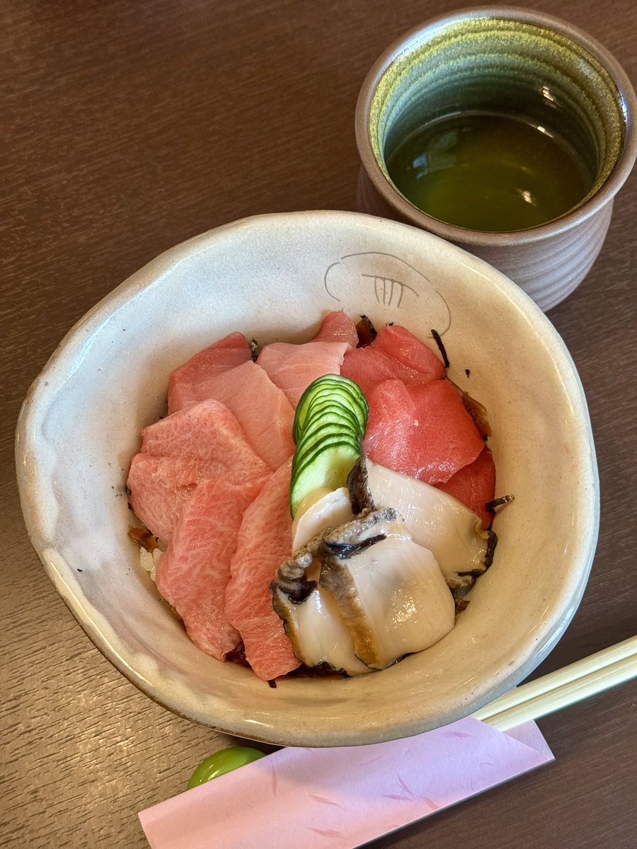 この前結婚後初めて行ったら、結婚祝いという事で、いつもより豪華にしてもらった🥹🙏🏻💖
お寿司屋さんでやっぱりここが1番✨