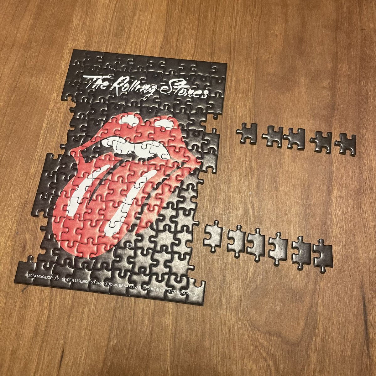 パズル！！！！！！ピース一緒にしか見えないけど違う場所だとちょっと合わない。