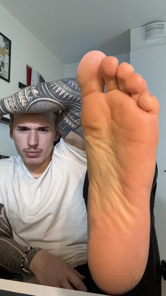 You know you can’t resist these perfect feet