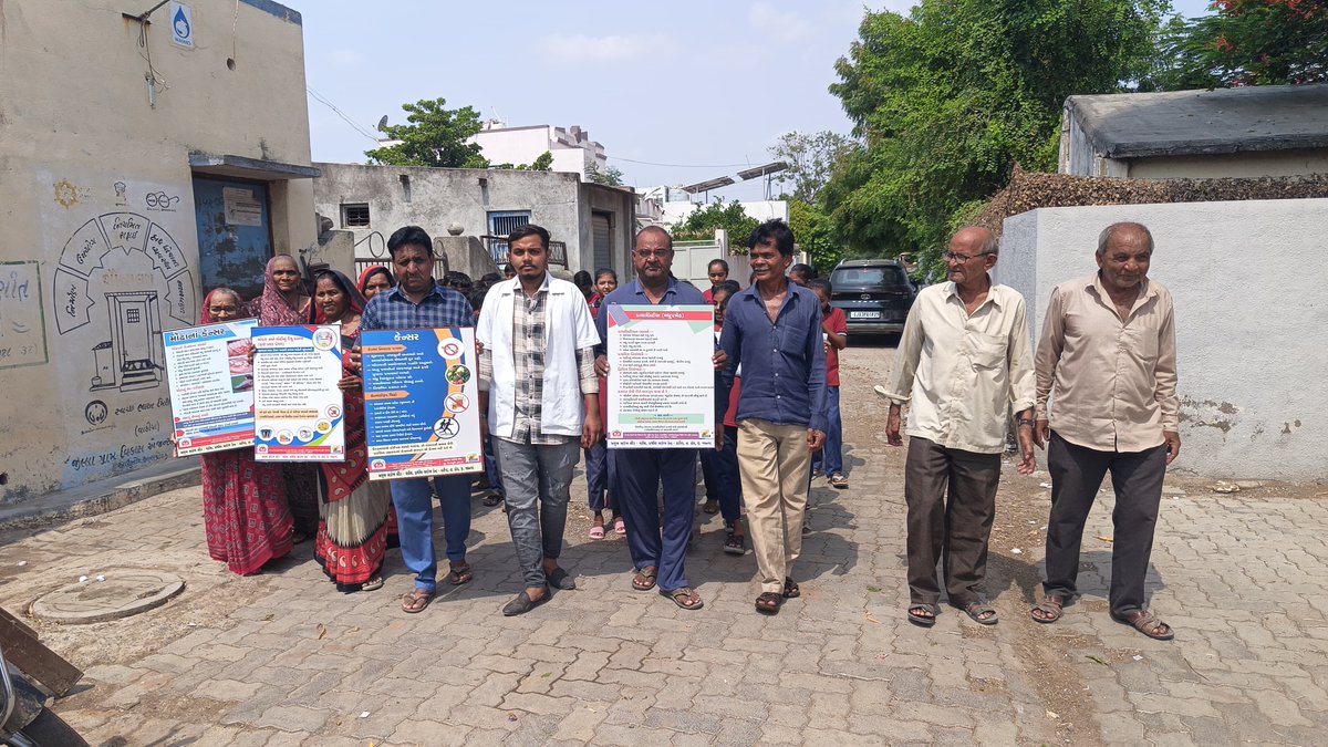 Dsbcc_jamnagar's tweet image. ધ્રોલ તાલુકાના AAM વાંકિયાની આરોગ્ય ટીમ દ્વારા હાઇપરટેન્શન દિવસ ની ઉજવણી ભાગરૂપે ગ્રામજનો તેમજ વિદ્યાર્થીઓને હાઇપરટેન્શન વિષે,મેદસ્વિતા,વ્યાયામ વિષે,નિયમિત ચાલવા તેમજ આરોગ્ય વિષયક જરૂરી માર્ગદર્શન આપી રેલી કાઢવામાં આવી હતી.  #HealthEducation #helathawerness 
 #HypertensionDay