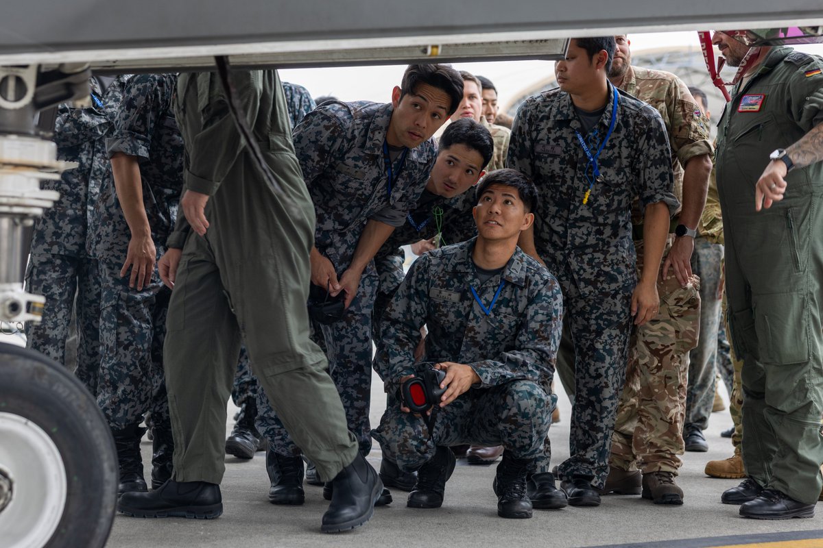 mcipac_jp's tweet image. 6月3日、海兵隊岩国航空基地で墜落機/故障機回収訓練が実施され、司令部大隊航空機救難消火隊・米空軍州兵・航空自衛隊・海上自衛隊・独空軍・英空軍が参加しました。訓練はF-35統合計画室が主催し、北大西洋条約機構(NATO)の同盟国間で航空機の回収・救難技術と能力を強化するために行われました。