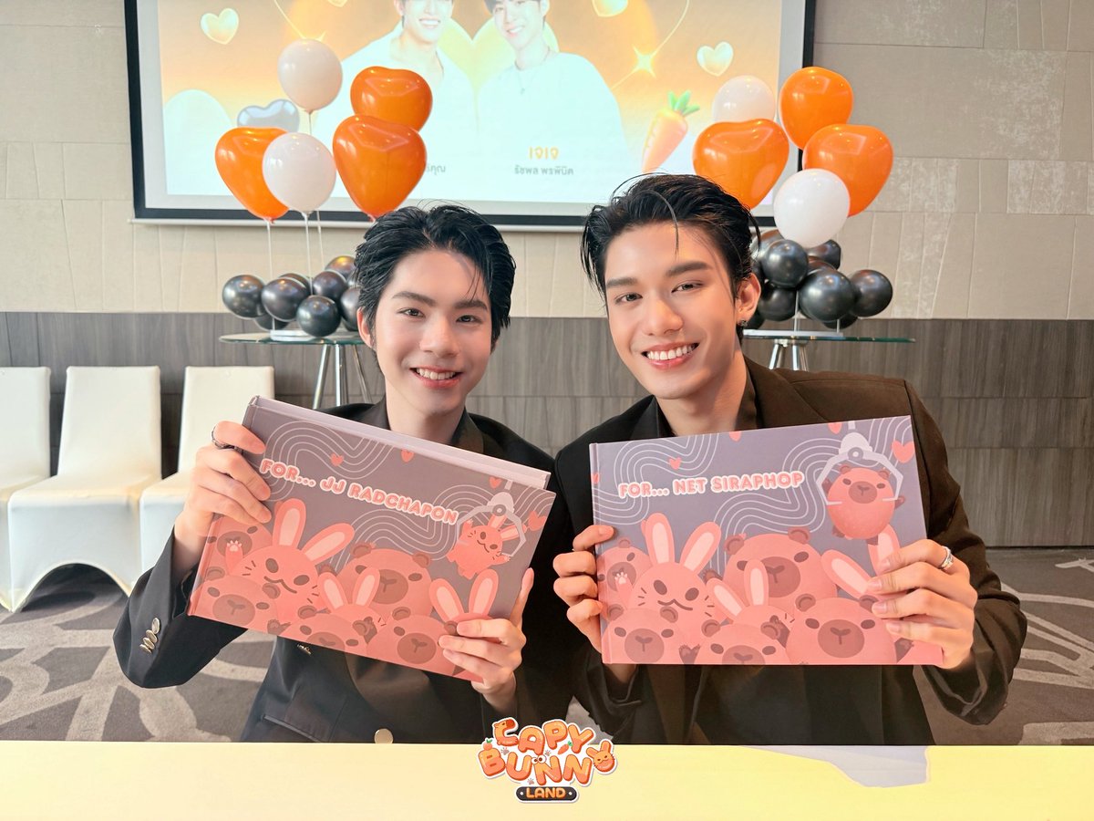 NetJJProject's tweet image. Mission completed 🥲

พี่คาปิได้นำสมุดอวยพรที่พวกเราทุกคนช่วยกันเขียนให้น้องๆ ช่วงที่จัดคาเฟ่ ส่งตรงถึงมือน้องๆแล้วนะคะ ขอบคุณสำหรับความทรงจำดีๆจากทุกคนมากๆเลยค่า 💖

We are behind you 100% 
♡━━━━━━♡
・❥・ #CapyBunnyLand ・~・ #NETJJ  
・❥・ #netsiraphop ・~・ #jj_rcp