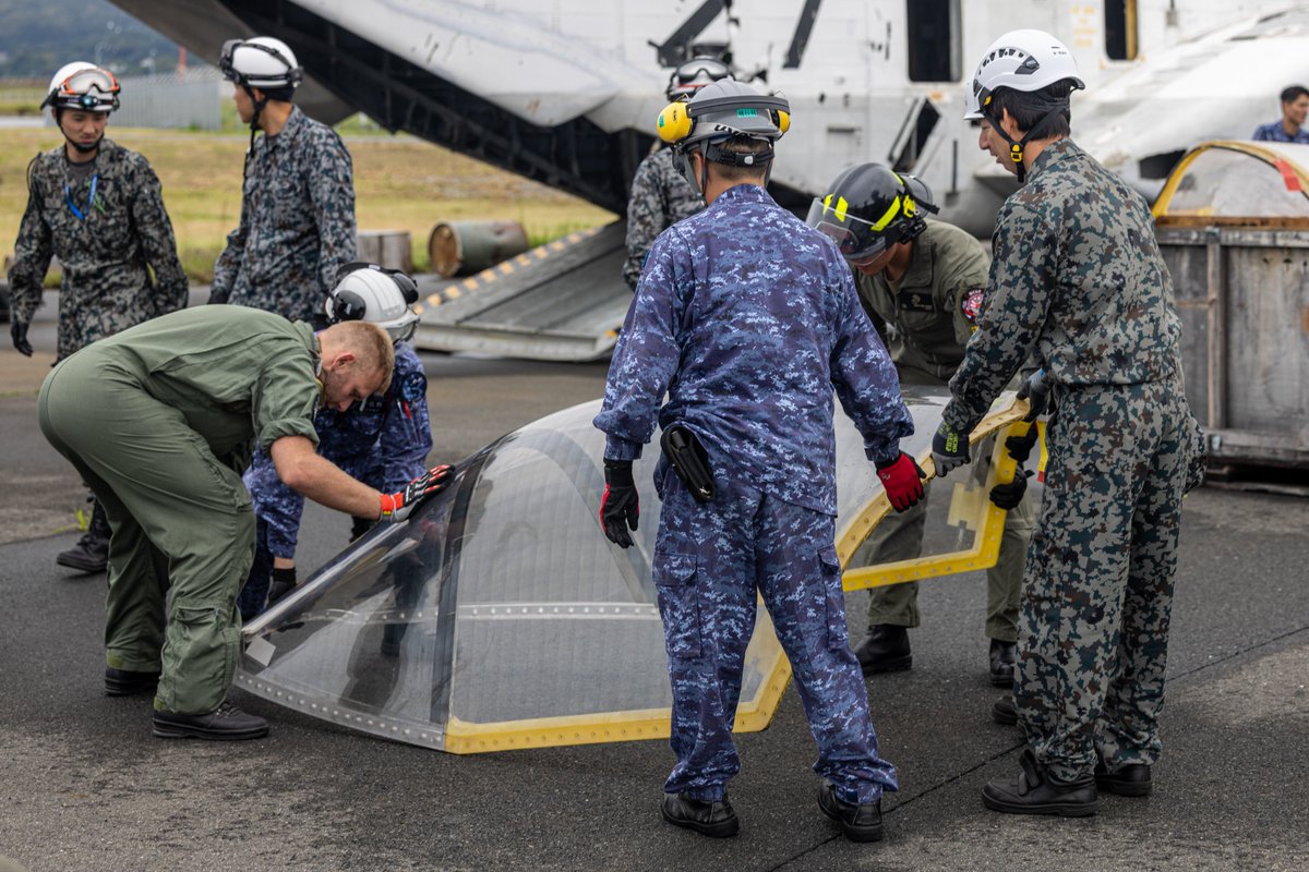 mcipac_jp's tweet image. 6月3日、海兵隊岩国航空基地で墜落機/故障機回収訓練が実施され、司令部大隊航空機救難消火隊・米空軍州兵・航空自衛隊・海上自衛隊・独空軍・英空軍が参加しました。訓練はF-35統合計画室が主催し、北大西洋条約機構(NATO)の同盟国間で航空機の回収・救難技術と能力を強化するために行われました。