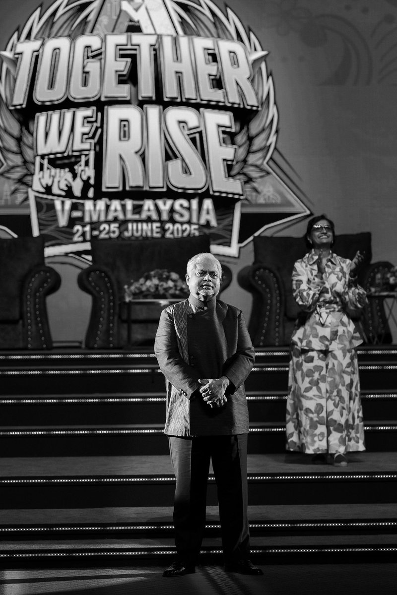 VjayEswaran's tweet photo. Day 2 wasn’t just another day—it was a decision.
To rise. To question. To build.
This journey isn’t about speed. It’s about direction.
Look back at the highlights—but more importantly, look within.
#VCON2025 #PurposeDriven #GrowthMindset #DSVE https://t.co/cCnjL55r2d