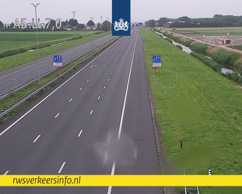 Vanwege de #NAVOtop zijn t/m vrijdag diverse wegen volledig of gedeeltelijk afgesloten. Mijd zoveel mogelijk de Randstad of houd rekening met forse hinder als je de weg op moet. Volg onze socials en nieuwsfeed voor updates over de verkeersinfo 👉 rijkswaterstaat.nl/nieuwsfeednavo…