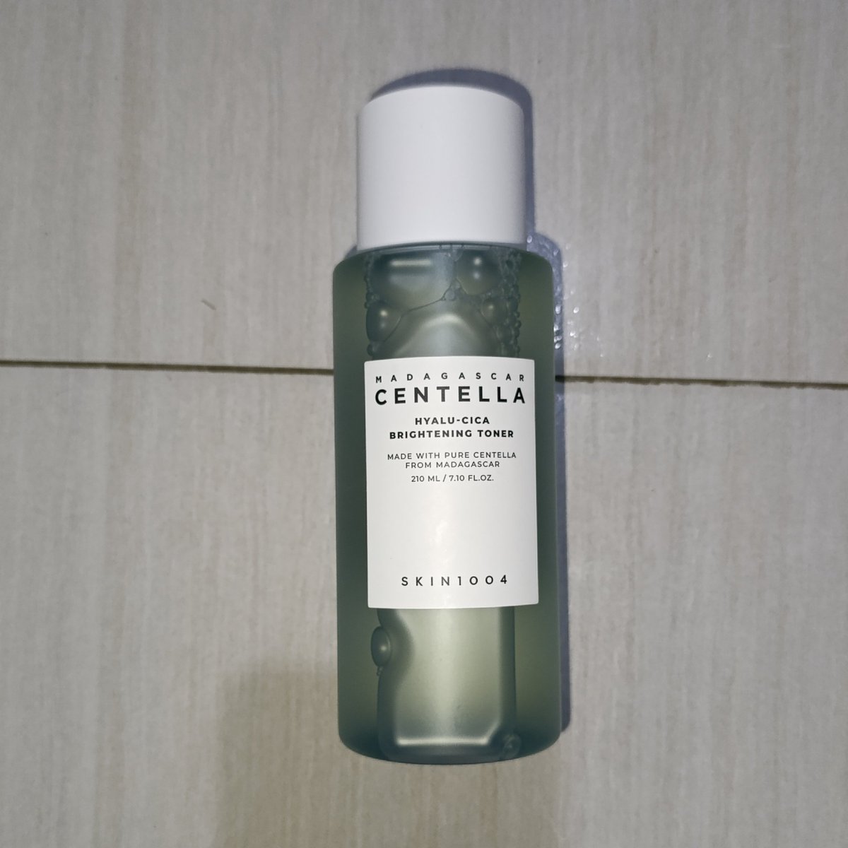 beezread's tweet image. Wts toner, sunscreen, ampul Centella.

Toner baru 1 kli pemakaian (90k)
Suncreen msih baru blm dipke (110k)
Ampul udh dipke dikit (ad di foto) (harga nego dm)

Exc adm &amp;amp; packing, co 🍊/ jnt manual
📍 Pangkalpinang, Babel